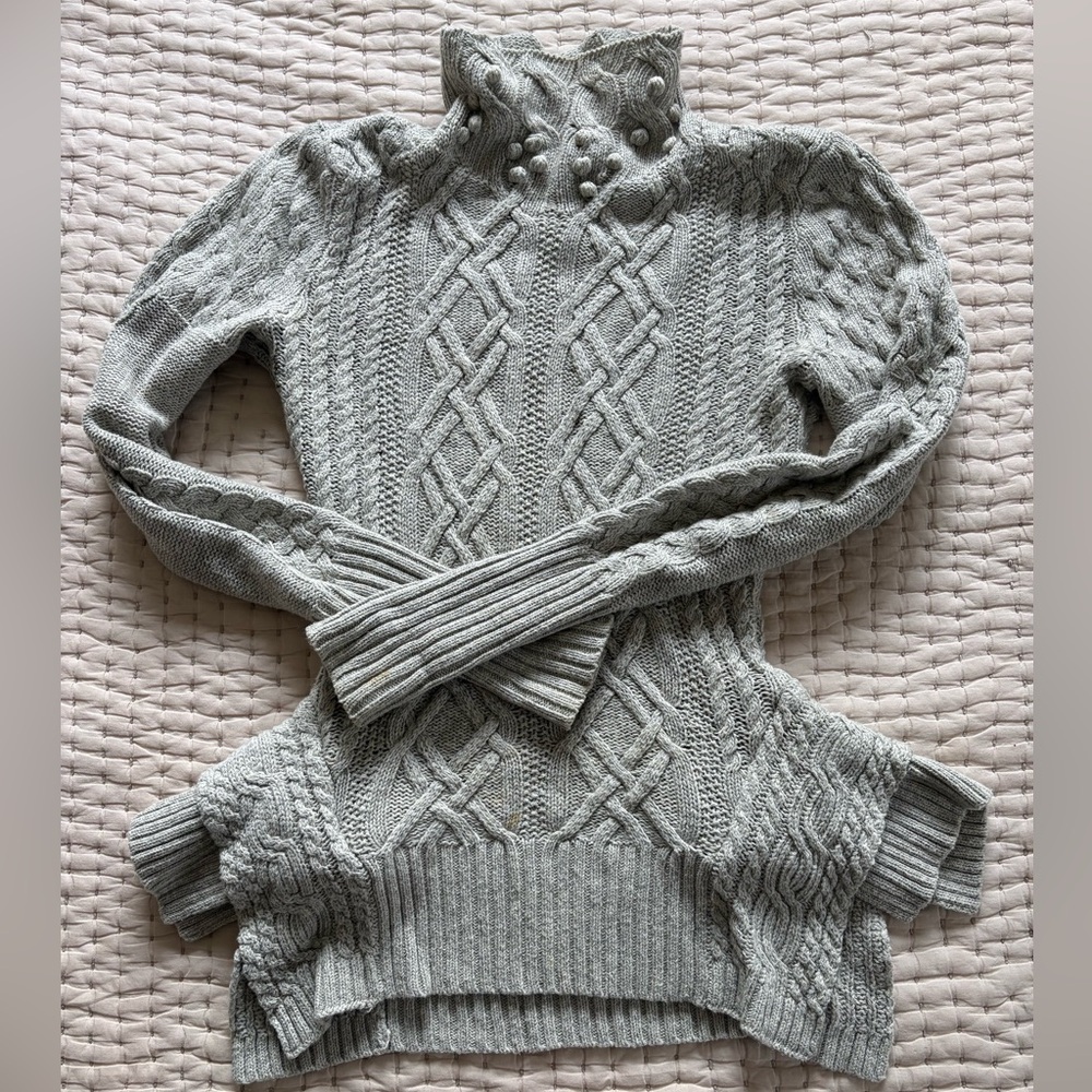 BCBGMaxAzria Light Gray Cable Knit Sweater